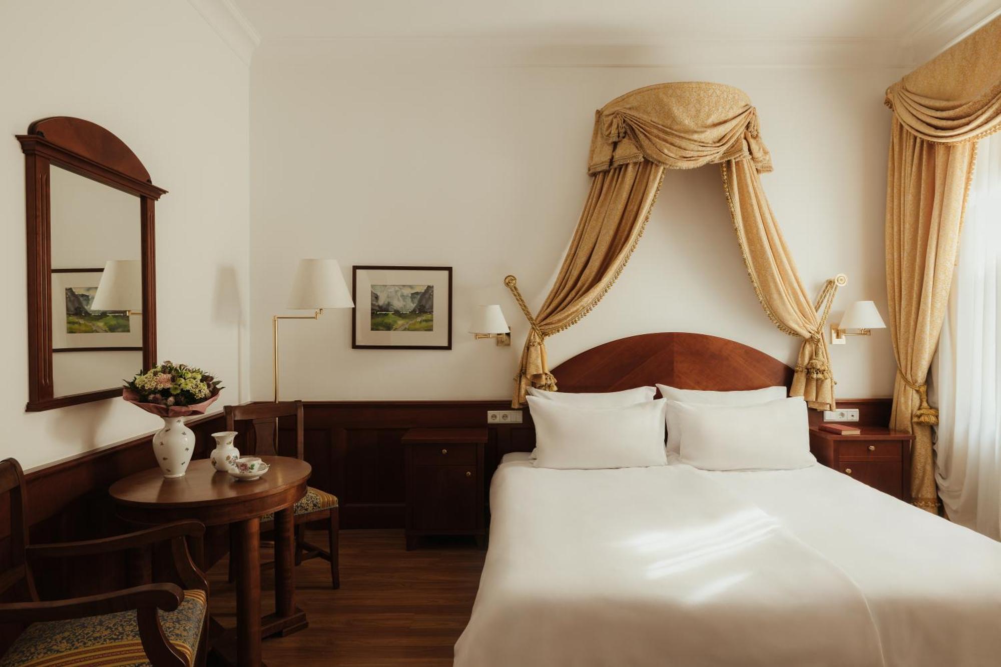 Corso Am Graben Hotel Brunico Luaran gambar