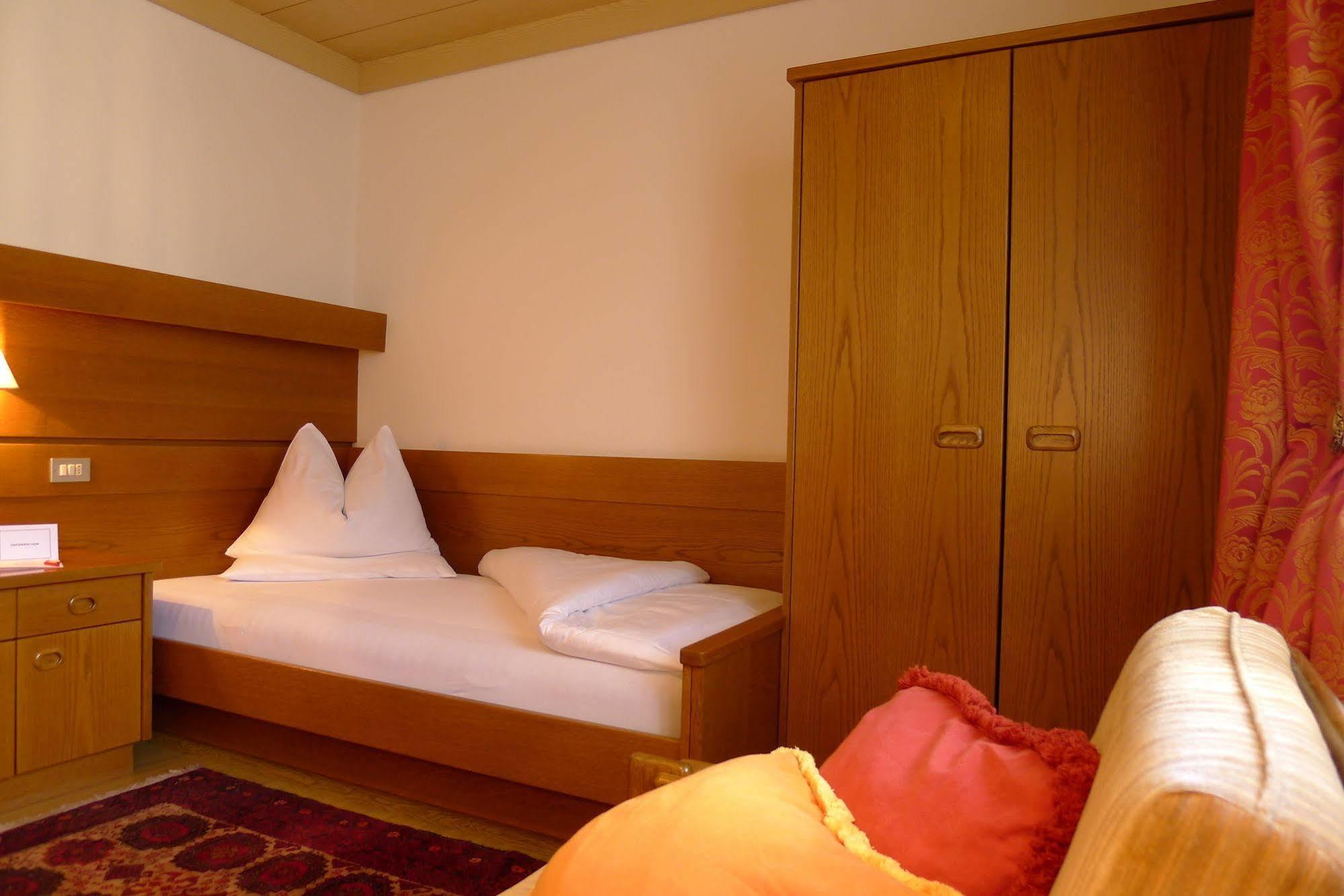 Corso Am Graben Hotel Brunico Luaran gambar